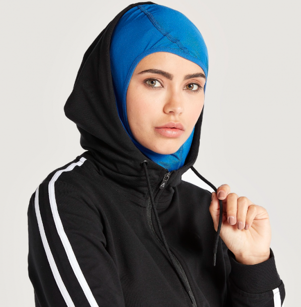 Aksen ritsleting pada sisi hijab